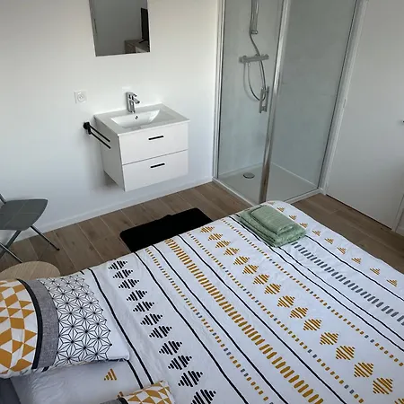 Flat דירה דונוויל-לה-בה